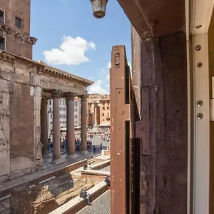  Apartment Pantheon View Experience
